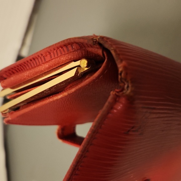 Red LV Louis Vuitton Epi Kiss Wallet - Picture 12 of 12